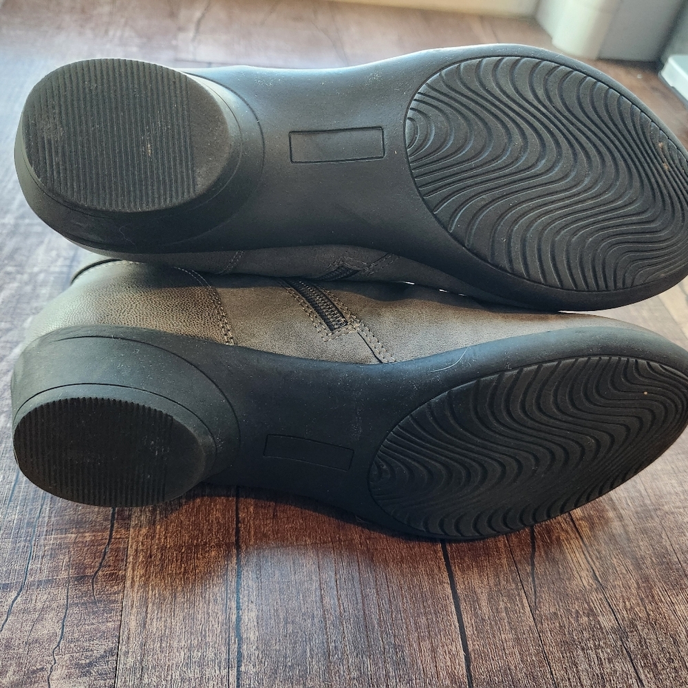 Boots - Picture 2 of 4